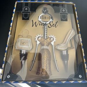 New in box three piece Wild Eye Designs fashion wine set